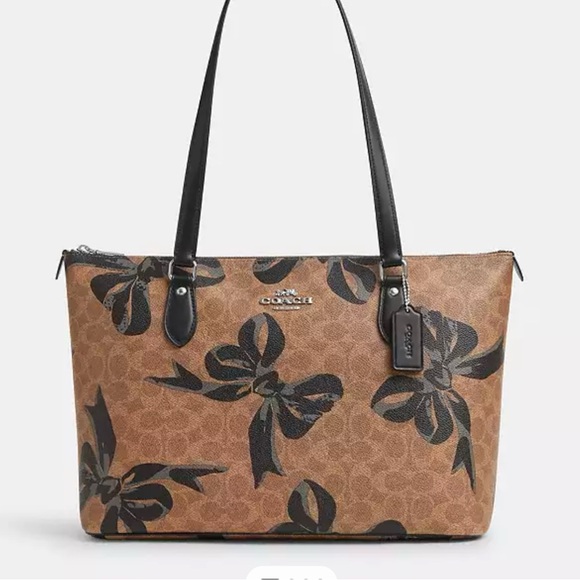 Coach Handbags - 🌼🌼 Coach Tote 🌼🌼